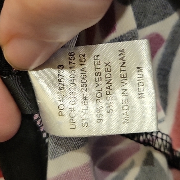 HEART Soul printed vneck top. Size M.  Silky smooth material. Nice design. - Picture 7 of 7